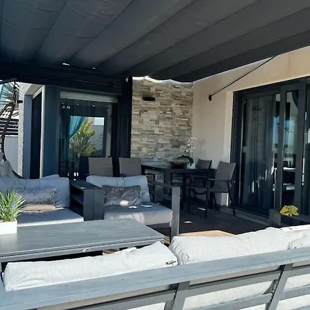 Villa Villa *